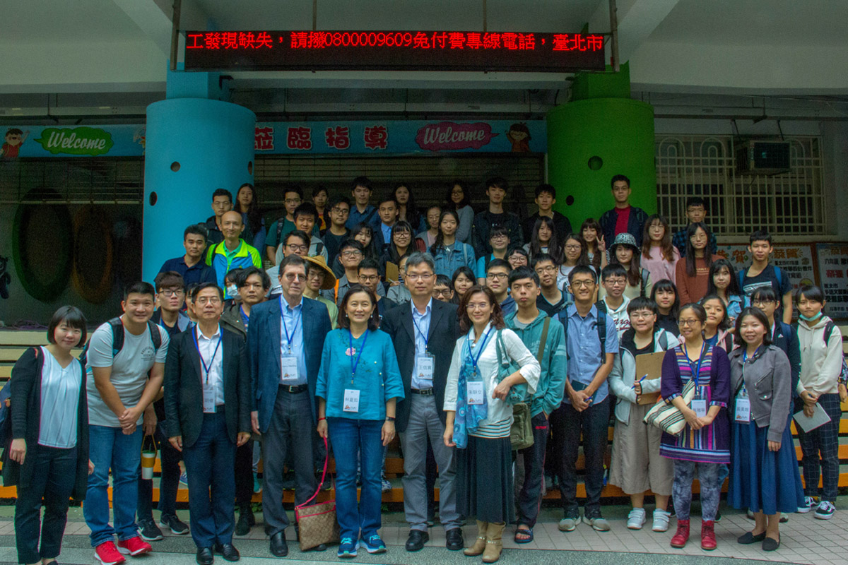 政大師生參訪本會的安康社區服務