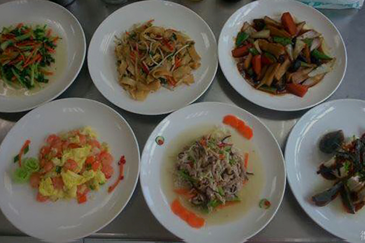 恭喜工作人員考上丙級中餐證照